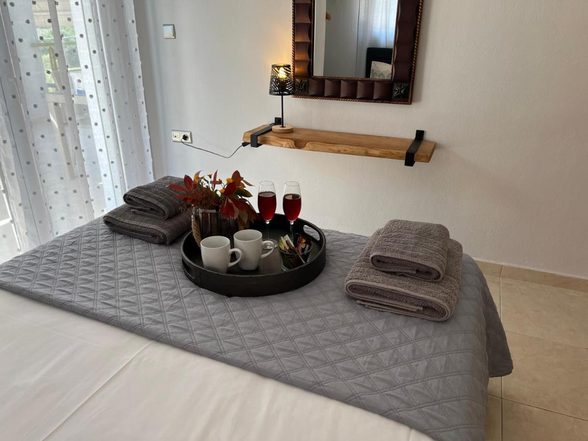 Onar Luxury Apartment Néa Péramos Exteriör bild
